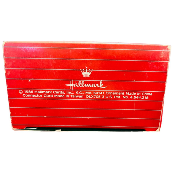 Hallmark holiday magic lighted ornament, general store, 1986 - Picture 3 of 5